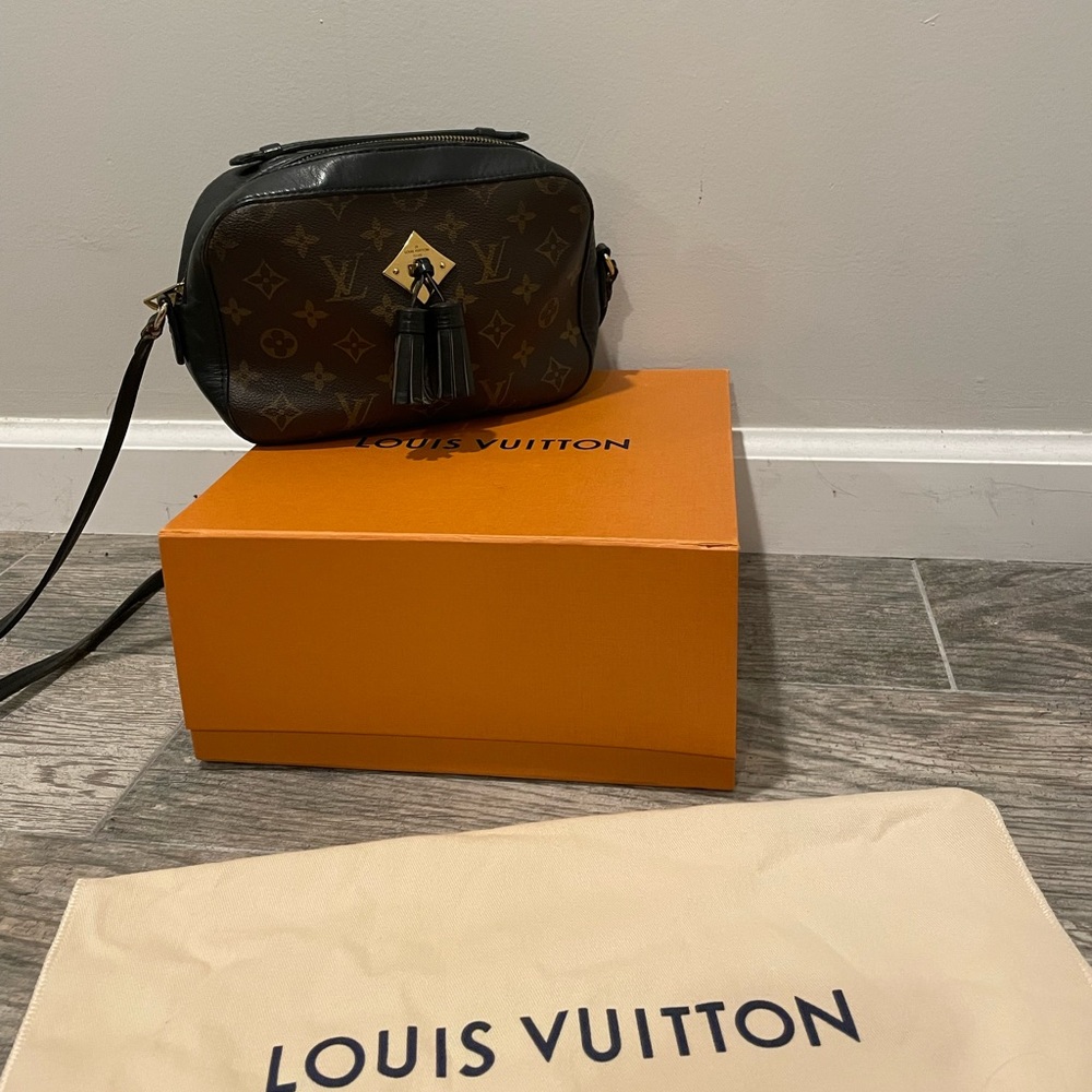 Louis Vuitton monogram saintonge black